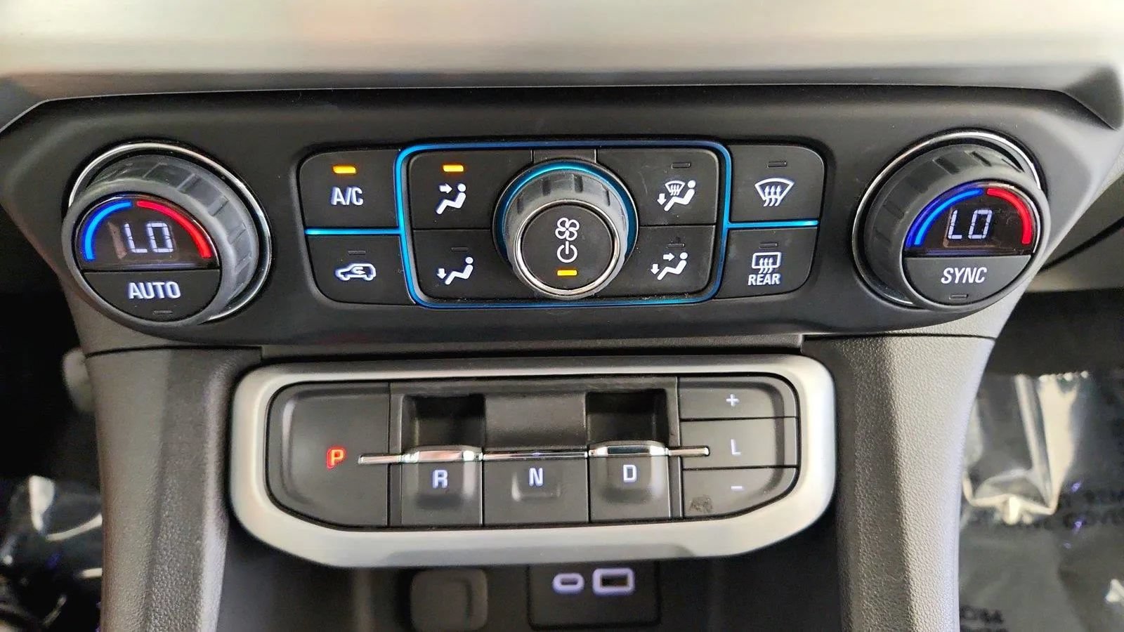 Used 2022 GMC Acadia SLE FWD image 22