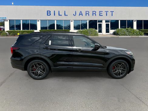 New 2026 Ford Explorer ST-Line w/ ST-Line Street Pack RWD image 3