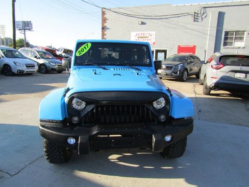 Used 2017 Jeep Wrangler Unlimited Sahara AWD/4WD image 7