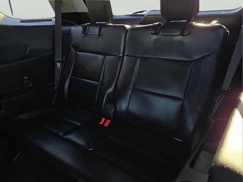 Used 2021 Ford Explorer XLT w/ Equipment Group 202A image 10