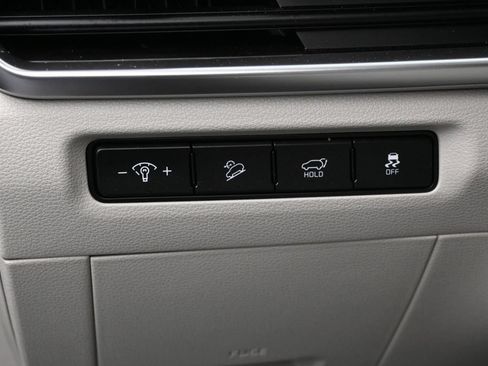 Used 2025 Kia Telluride S FWD image 16
