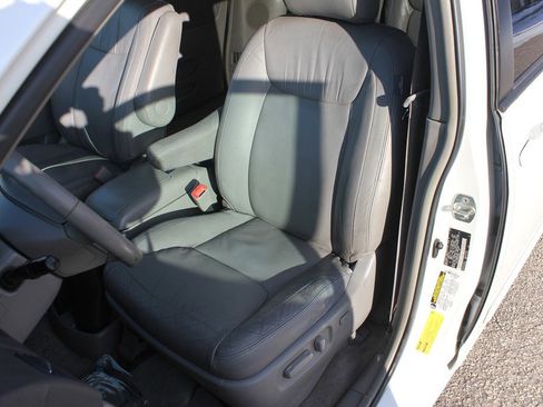 Used 2006 Toyota Sienna XLE image 30