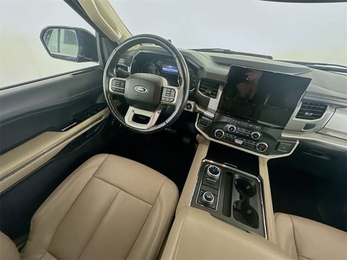 Used 2023 Ford Expedition Max XLT image 9