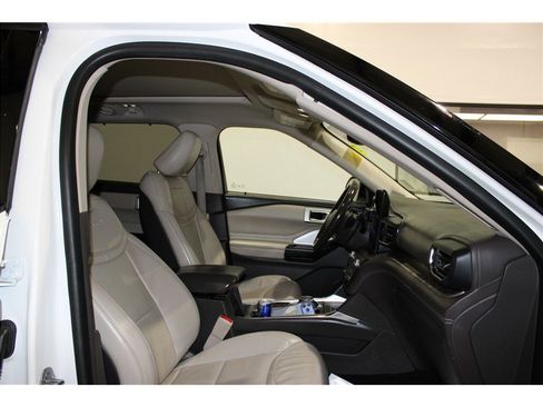 Used 2020 Ford Explorer Platinum w/ Premium Technology Package image 26