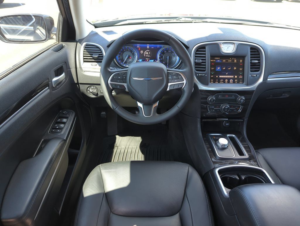 Used 2015 Chrysler 300 Limited RWD image 14