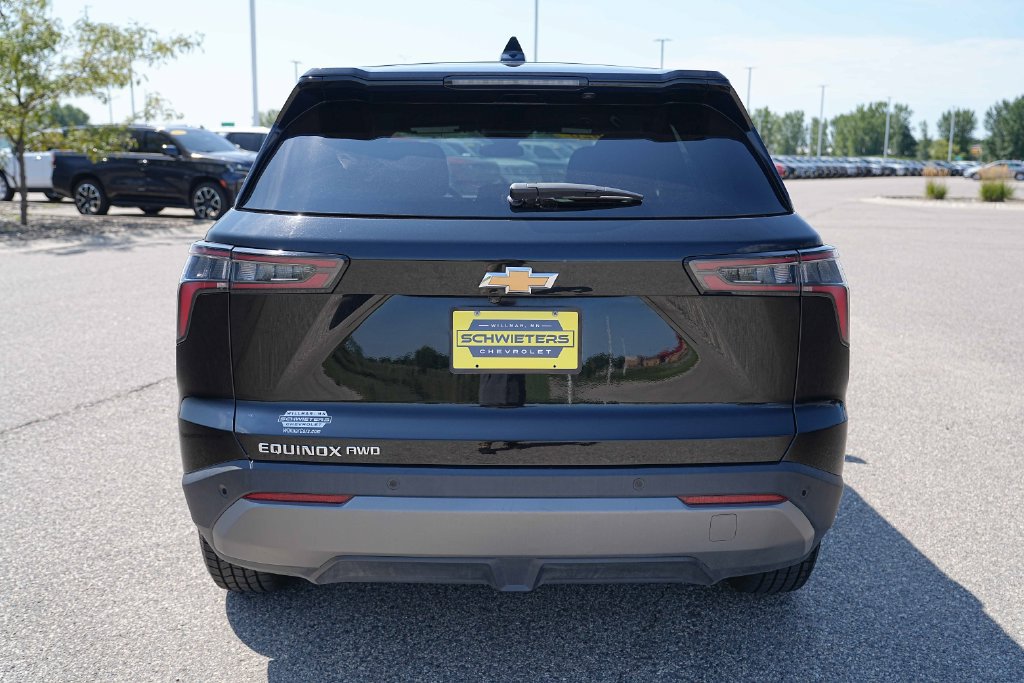 Used 2026 Chevrolet Equinox LT AWD/4WD image 8