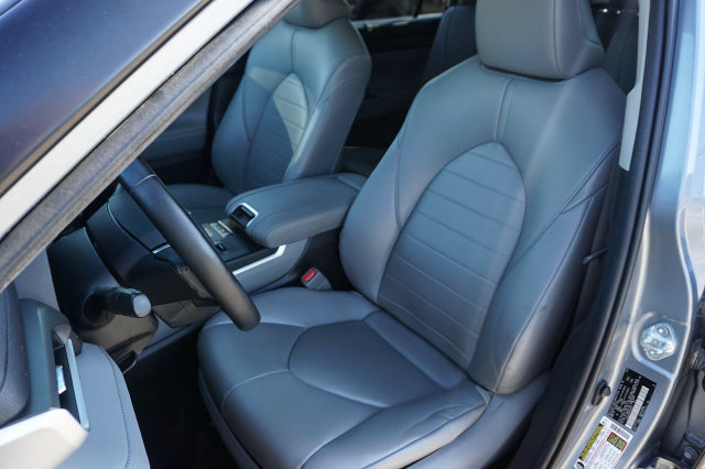 Used 2021 Toyota Highlander XLE FWD image 16