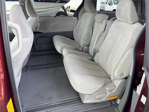 Used 2012 Toyota Sienna LE FWD image 12