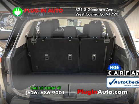 Used 2025 Nissan Pathfinder SV FWD image 12