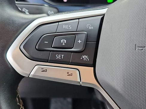 Used 2024 Volkswagen Taos SE image 24