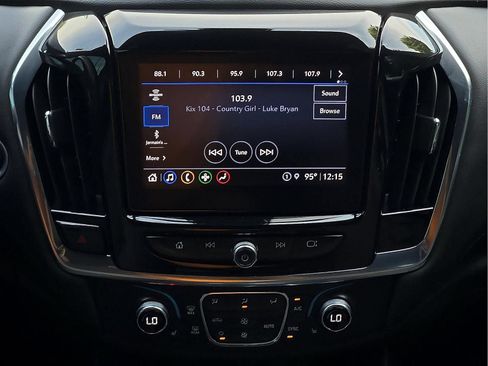 Used 2022 Chevrolet Traverse LT FWD image 14