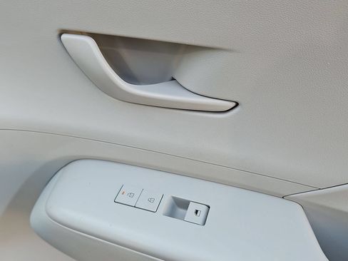 Used 2025 Hyundai Kona SEL FWD image 34