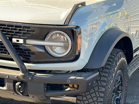Certified 2022 Ford Bronco Wildtrak AWD/4WD image 3