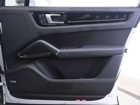 Certified 2023 Porsche Cayenne AWD/4WD image 20