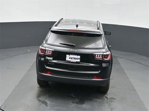 New 2026 Jeep Compass Latitude image 32
