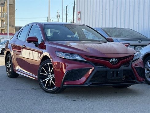 Used 2023 Toyota Camry SE image 2