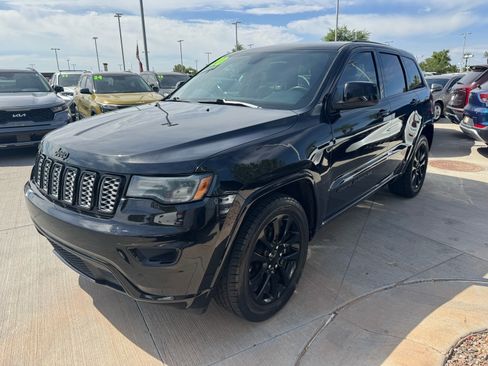 Used 2020 Jeep Grand Cherokee Altitude RWD image 2