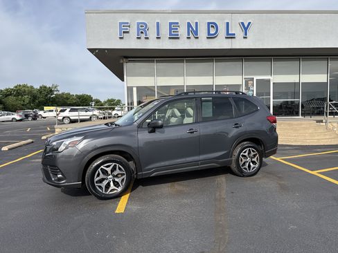 Used 2023 Subaru Forester Premium AWD/4WD image 2