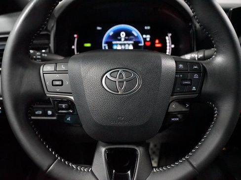 Used 2025 Toyota Camry SE FWD image 12