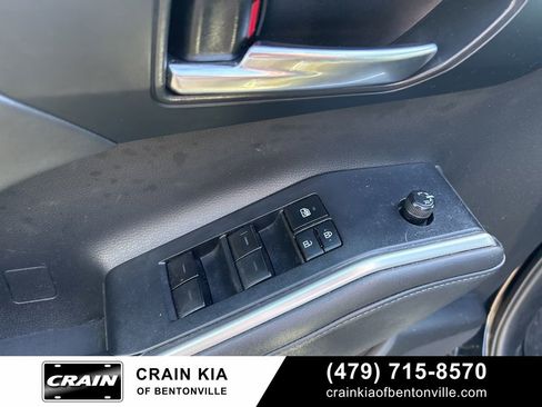 Used 2022 Toyota Highlander XLE image 18