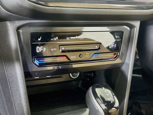 Used 2022 Volkswagen Tiguan SE AWD/4WD image 15