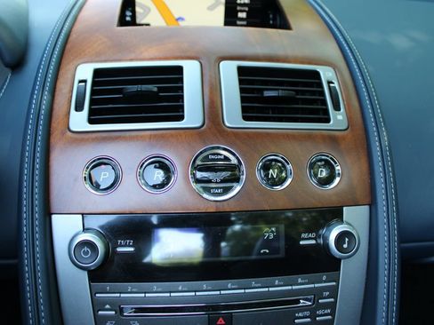 Used 2014 Aston Martin DB9 Volante RWD image 17