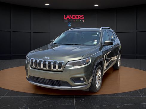 Used 2019 Jeep Cherokee Latitude w/ Popular Appearance Group FWD image 1