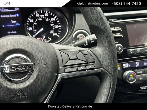 Used 2018 Nissan Rogue Sport SV image 31