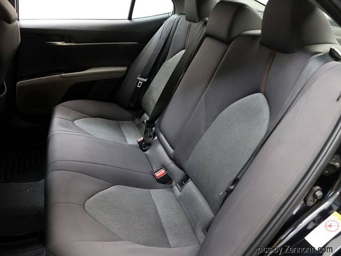 Used 2018 Toyota Camry LE FWD image 13