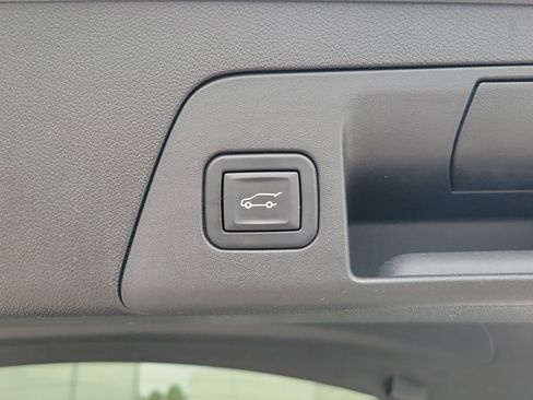 Used 2023 Buick Envision Essence w/ Technology Package I image 11