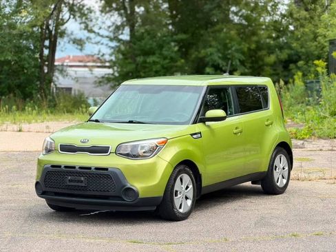 Used 2016 Kia Soul w/ Convenience Package FWD image 3