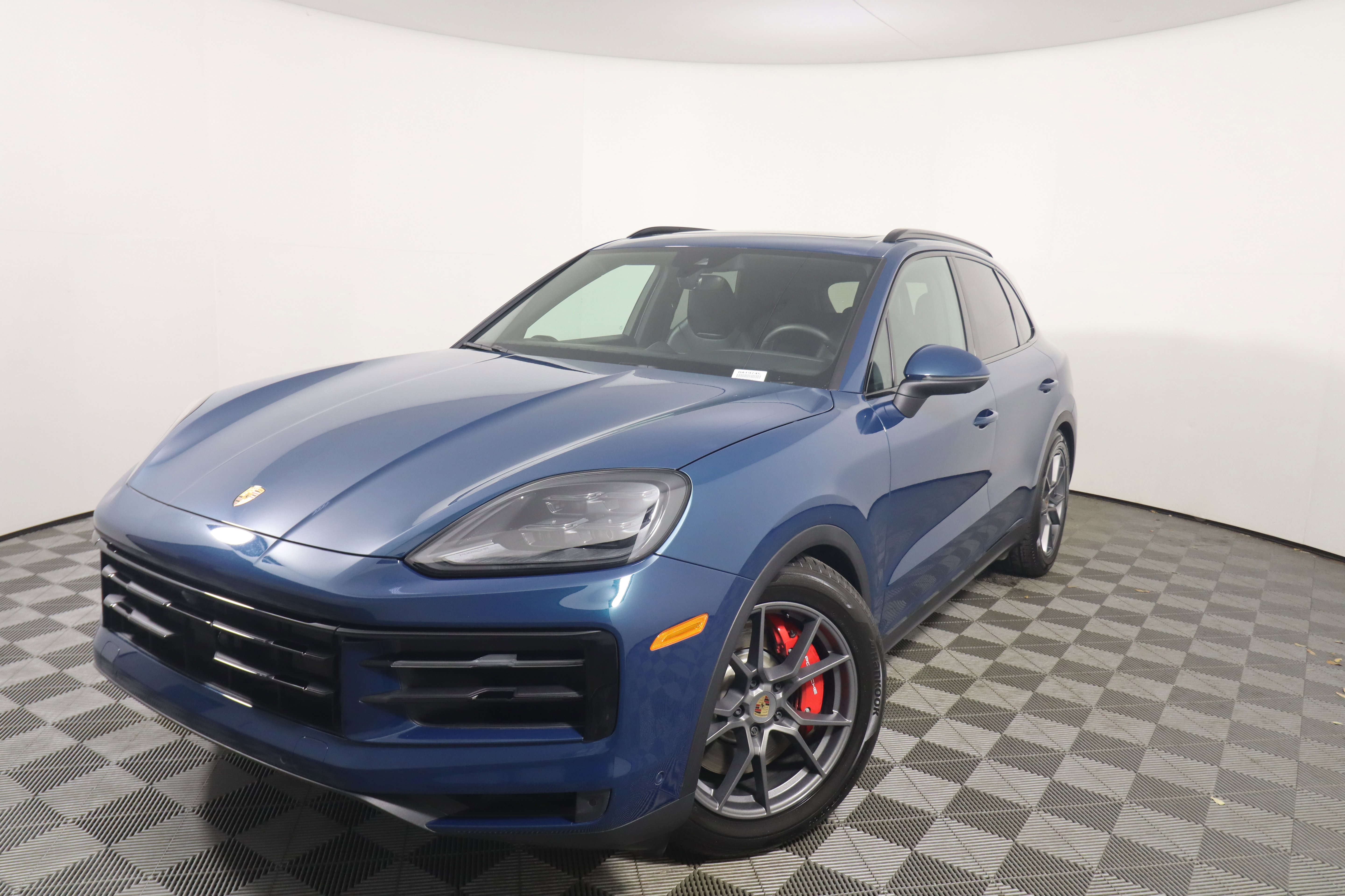 Used 2025 Porsche Cayenne S AWD/4WD image 1