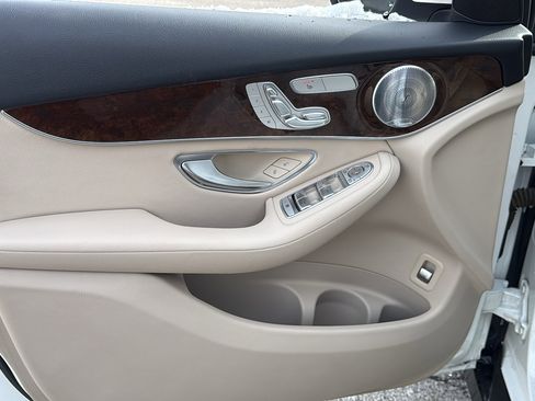 Used 2017 Mercedes-Benz GLC 300 4MATIC image 10