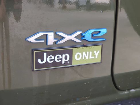 Used 2023 Jeep Wrangler Unlimited Sahara w/ Cold Weather Group AWD/4WD image 5