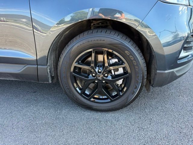 Used 2024 Ford Edge SEL AWD/4WD image 11