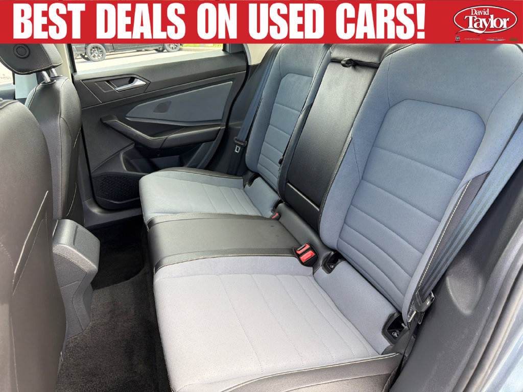 Used 2025 Volkswagen Jetta SE FWD image 21