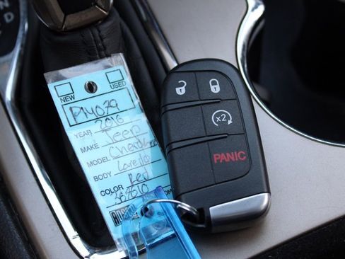 Used 2016 Jeep Grand Cherokee Laredo image 31