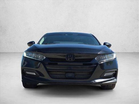 Used 2018 Honda Accord Touring image 2