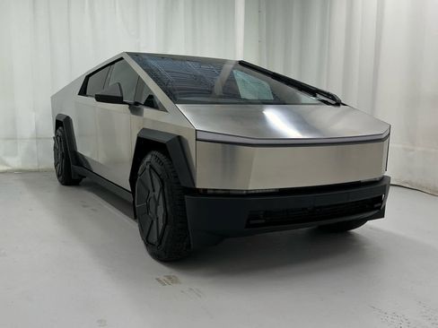 Used 2024 Tesla Cybertruck AWD Crew Cab image 2