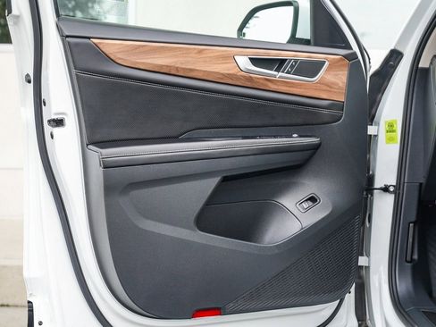 Used 2024 Volkswagen Atlas SE image 20