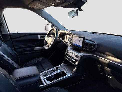 Used 2022 Ford Explorer XLT w/ Equipment Group 202A image 18