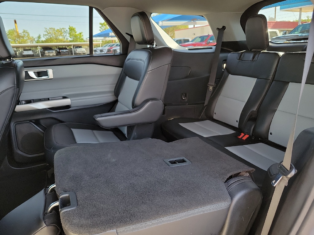 Used 2023 Ford Explorer XLT w/ Equipment Group 202A RWD image 8