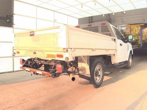 Used 2022 Ford F250 XL w/ Power Equipment Group RWD image 4