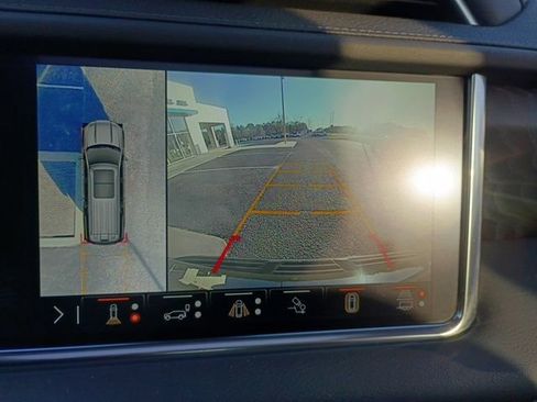 Used 2024 GMC Yukon Denali w/ Advanced Technology Package AWD/4WD image 34