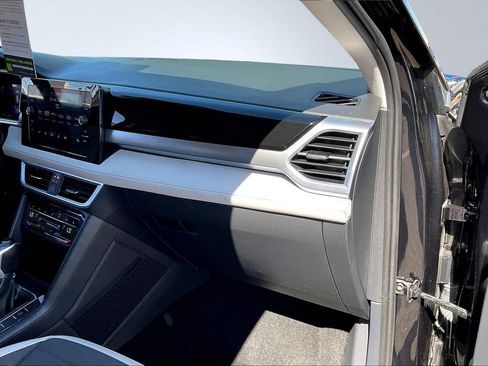 Used 2025 Volkswagen Taos SE image 27