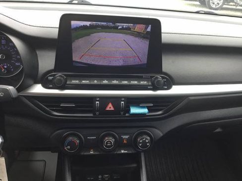 Used 2020 Kia Forte LXS FWD image 16