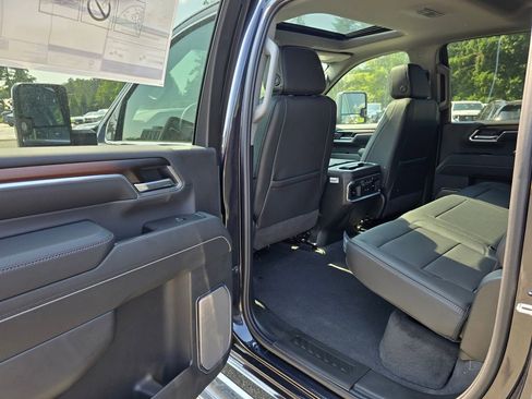 New 2025 GMC Sierra 3500 Denali w/ Denali Reserve Package image 16