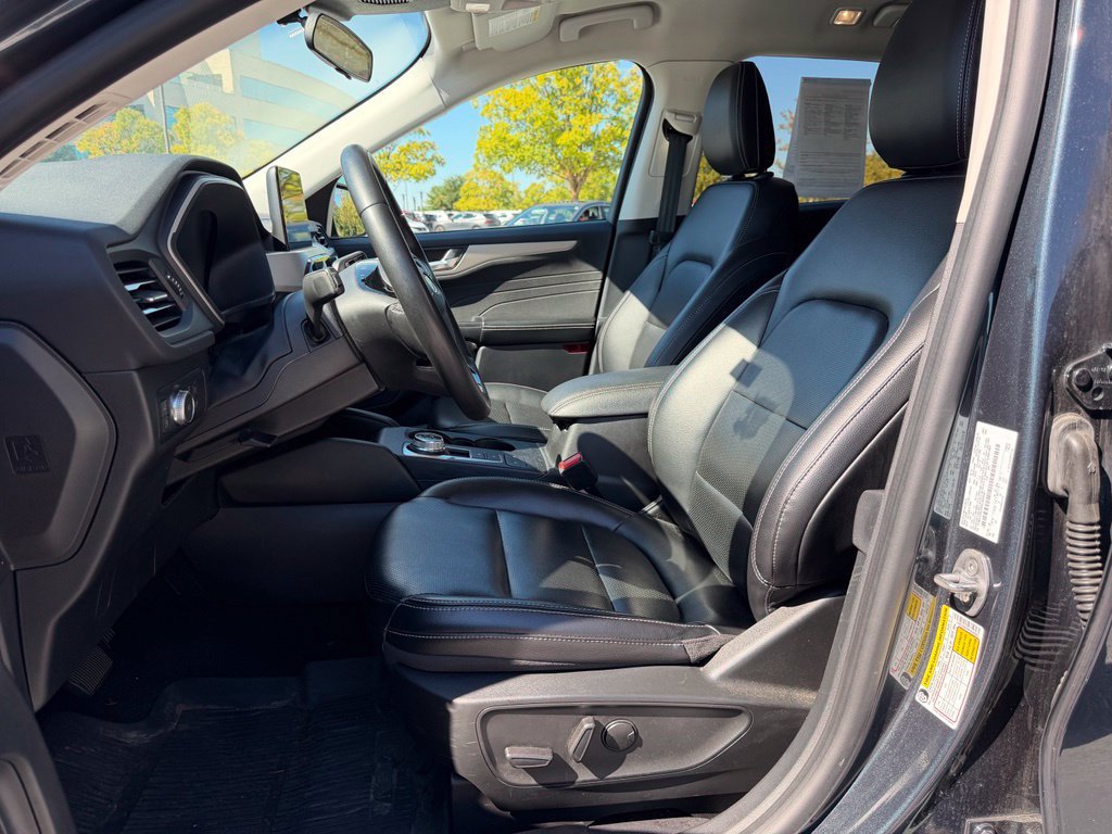 Used 2022 Ford Escape SEL w/ Technology Package FWD image 12