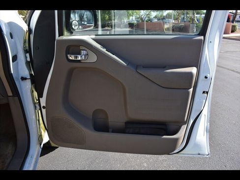 Used 2016 Nissan Frontier SV RWD image 34