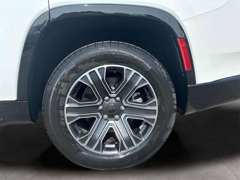 Used 2024 Jeep Wagoneer Series II image 25